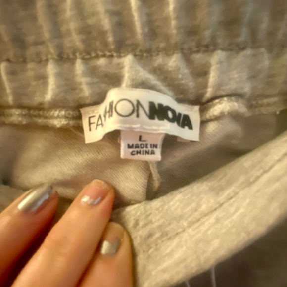 Fashinova size large - Picture 4 of 4